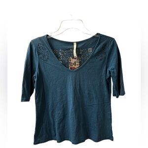Women’s Paper Crane embroidered blue top Size Medium NWT